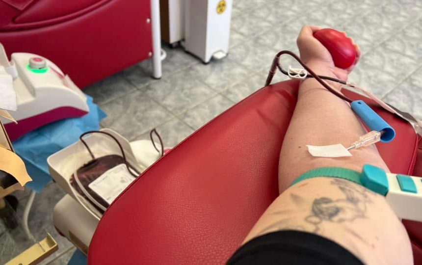 Одна крапля донорської крові рятує до трьох життів